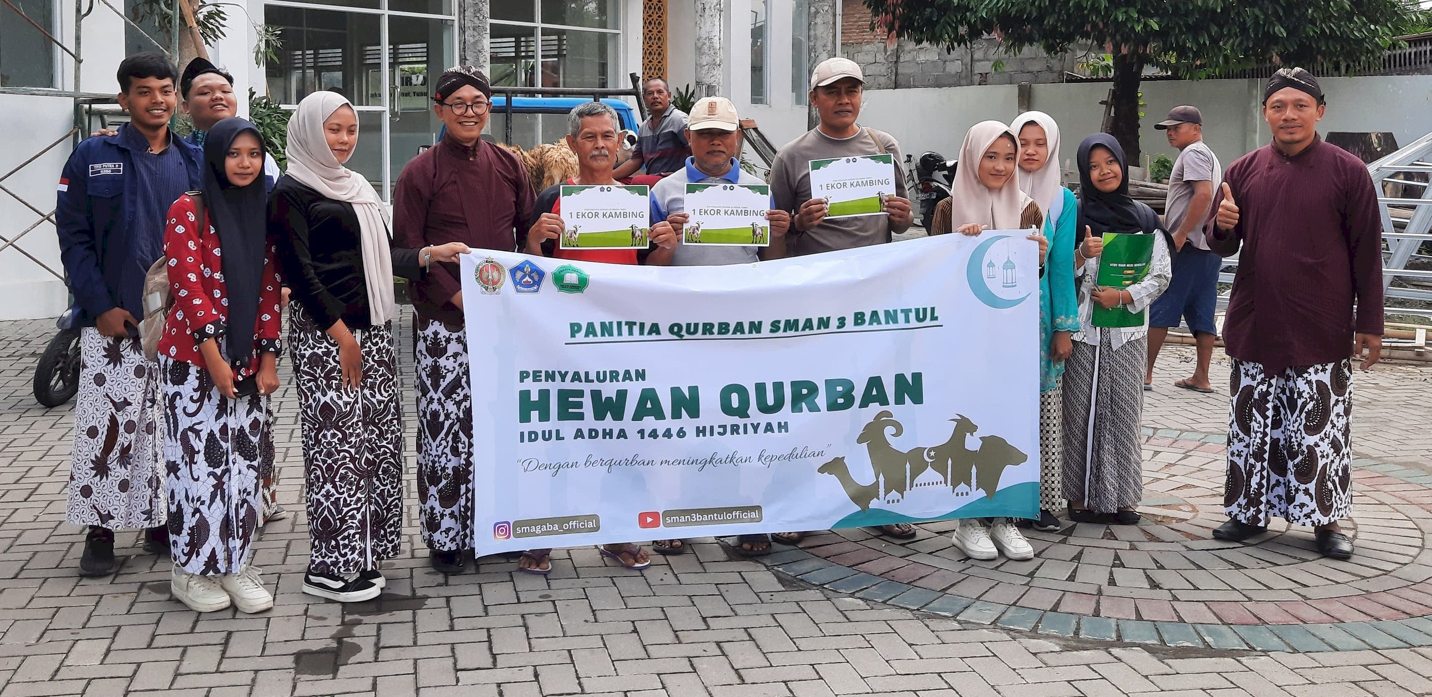 Menyambut Idul Adha 1446 Hijriah SMA N 3 BANTUL Menyerahan Hewan Qurban untuk Masyarakat