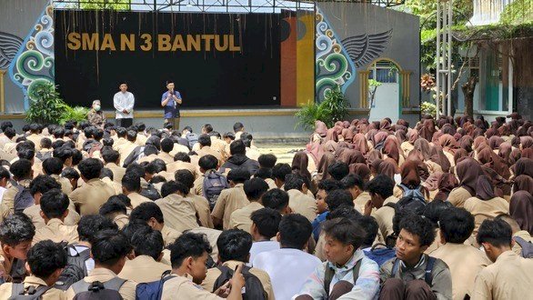 SMA N 3 BANTUL DOA BERSAMA SISWA SISWI KELAS X, XI, XII MENJELANG UJIAN